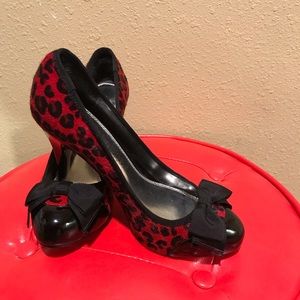White House Black Market Red Leopard Naomi Heels 5 1/2